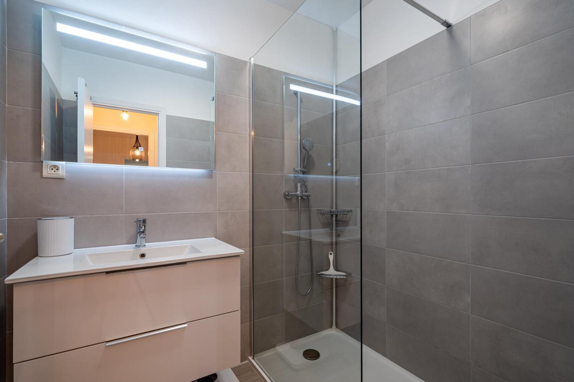 Magnifique 2 Pieces Vue - Parking Proche Apartment *